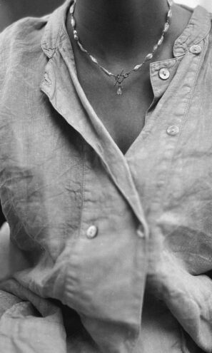 שרשרת פנינים מאורכות משולבת אבני חן